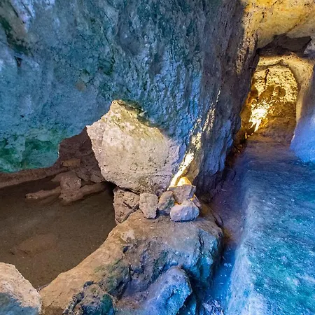 Feudo Rosso Di Cerami 3*