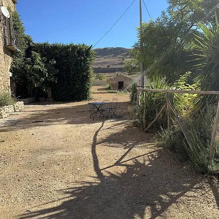 Feudo Rosso Di Cerami 3*